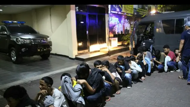 sejumlah remaja itu diamankan di Kawasan Bundaran Hotel Indonesia (HI), Menteng, Jakarta Pusat saat sedang menggelar Sahur On The Road. (Istimewa)