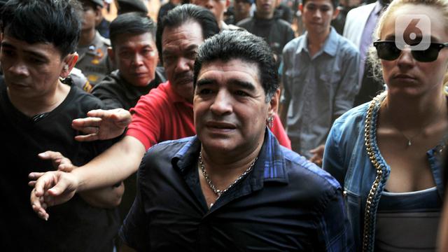 FOTO: Kenangan saat Diego Maradona Sambangi Stadion GBK