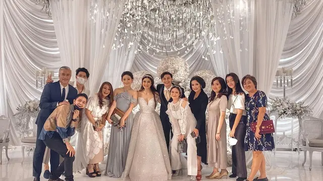 6 Momen Artis Hadiri Resepsi Pernikahan Caesar Hito dan Felicya Angelista