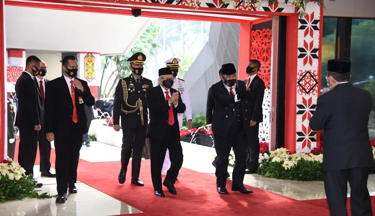 Wakil Presiden Ma'ruf Amin saat tiba menghadiri sidang tahunan MPR RI di Gedung Nusantara Kompleks Parlemen Jakarta, Jumat (14/8/2020). (Pool/BiroPemberitaanParlemen)