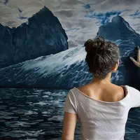 Bukan kuas yang digunakan, seniman ini malah gunakan jari tangannya untuk melukis.