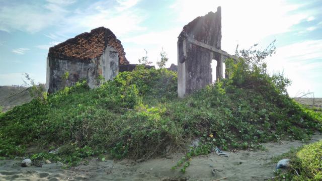 Seikat Melati di Kuburan Massal Korban Tsunami Aceh