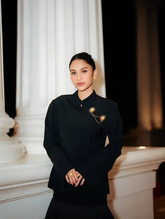 Lama tak terlihat di sebuah acara, Azizah Salsha comeback hadiri sebuah event dengan outfit serba hitam [@azizahsalsha_]