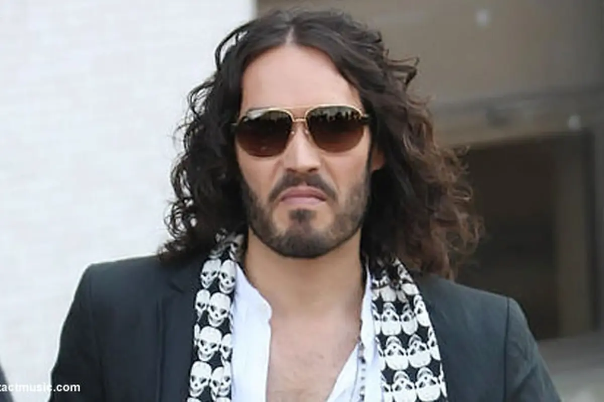 russel-brand-salah-130220b.jpg