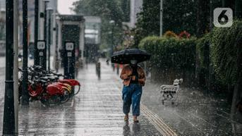 Cuaca Besok Jumat 12 Agustus 2022, Waspada Hujan Angin di Sebagian Jabodetabek