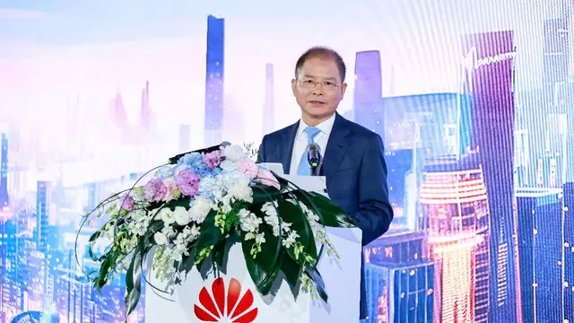 Rotating Chairman Huawei, Eric Xu.