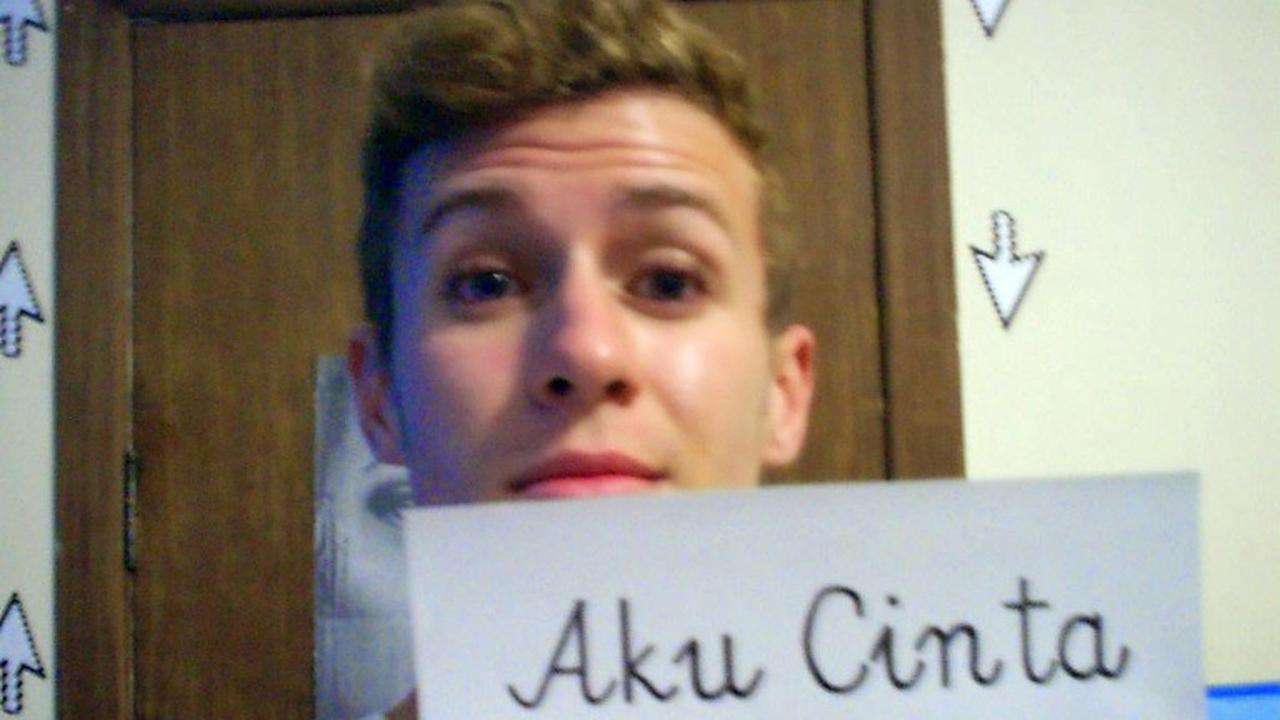 7 Bule Ini Begitu Mencintai Indonesia