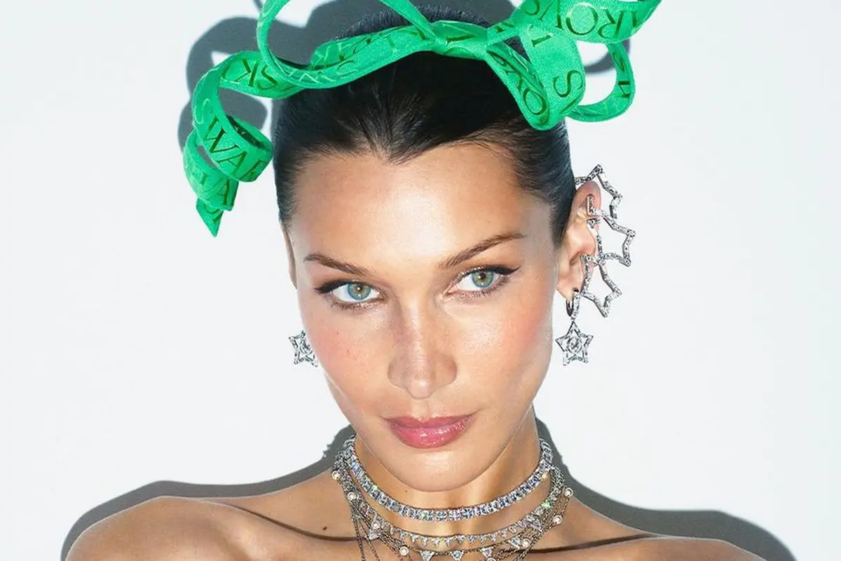 Bella Hadid untuk kampanye terbaru Swarovski