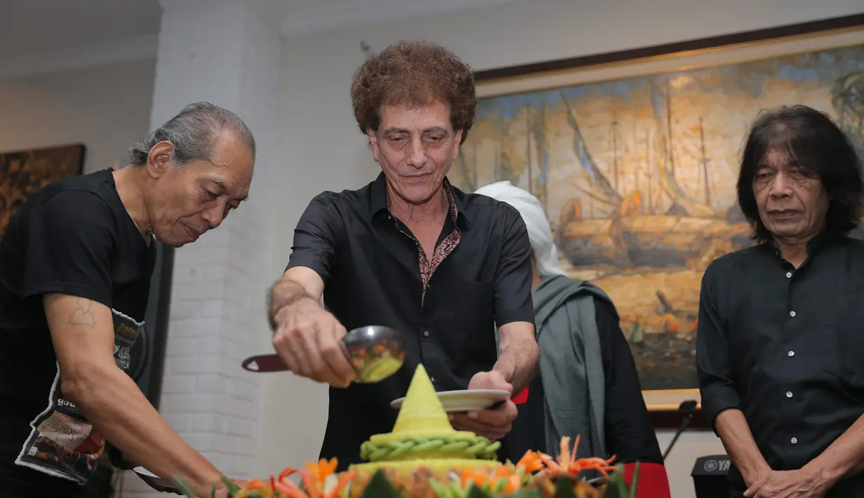 Ahmad Albar, vokalis God Bless berharap generasi muda bisa mengikuti jejaknya dan pantang menyerah. Dan terus bisa menjaga kekompakannya. (Andy Masela/Bintang.com)