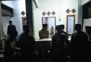 Jenazah PMI Asal Banyuwangi tiba di rumah duka (Hermawan Arifianto/Liputan6.com)