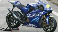 Yamaha YZR-M1 dikatakan dibuat khusus untuk pembalap yang saat itu baru bergabung ke Movistar Yamaha, Valentino Rossi. 