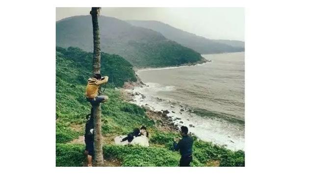6 Aksi Fotografer Prewedding Panjat-Panjat Ini Bikin Senyum, Bukti Totalitas