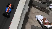 Rekan Rio Haryanto di Manor Racing, Pascal Wehrlein, saat beraksi di Sirkuit Monte Carlo. (Liputan6.com / PASCAL GUYOT / AFP)