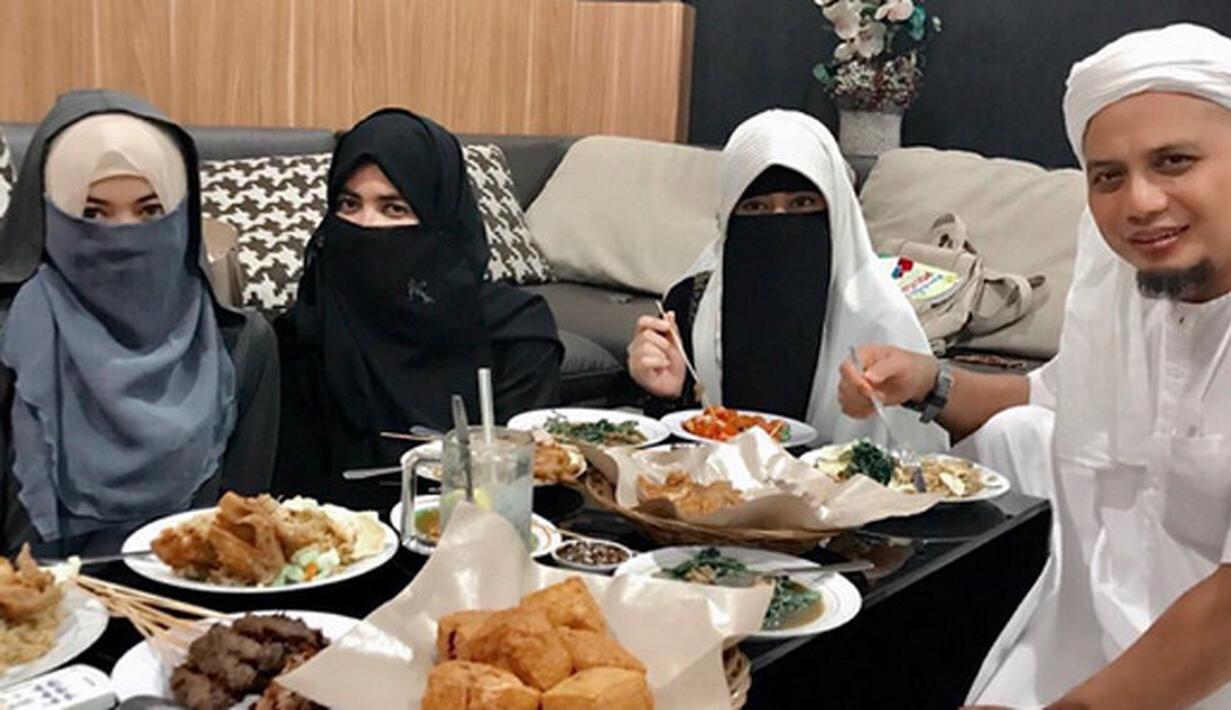 Istri Pertama Ustadz Arifin Ilham, Perempuan Hebat yang 