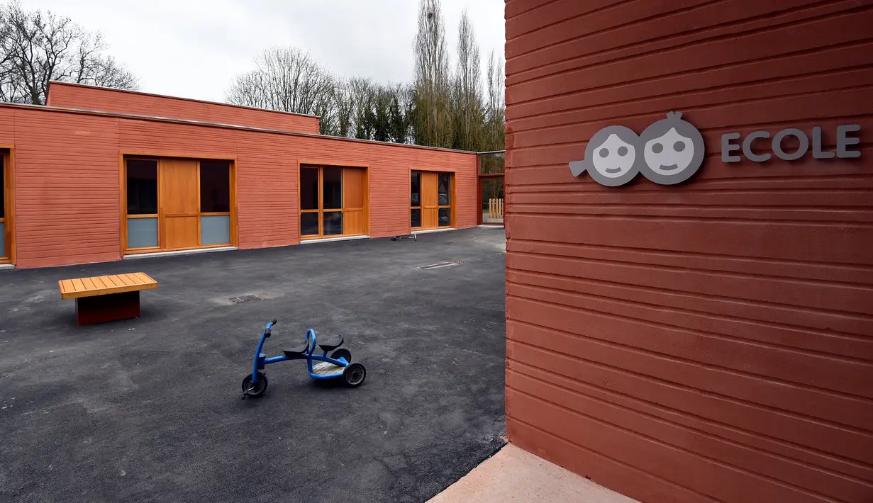 Sebuah sekolah yang ada di dalam area Rumah Sakit Ecole di Neuilly-Plaisance, dekat Paris, 21 Maret 2017. Rumah sakit yang khusus untuk anak penderita autis ini baru saja dibuka untuk umum. (BERTRAND GUAY/AFP)