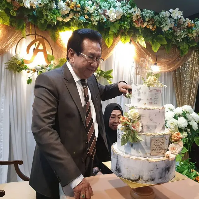 6 Momen Anwar Fuady dan Istri Rayakan Anniversary Pernikahan, 50 Tahun Bersama