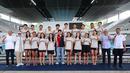 Para atlet akuatik Indonesia yang berhasil terpilih bertanding di SEA Games 2025 bersama dengan perwakilan pengurus PB Akuatik Indonesia. (Bola.com/Abdul Aziz)