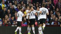 Para pemain Manchester United rayakan gol Adnan Januzaj ke gawang Aston Villa (Reuters)