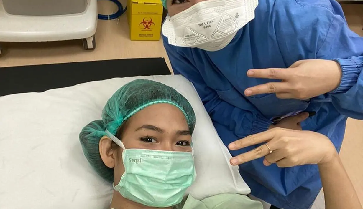 Gilang Dirga dan Adiezty Ferza program bayi tabung (Instagram/carolinehutomo)