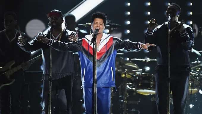 [Bintang] Bruno Mars Raih 7 Piala American Music Awards 2017