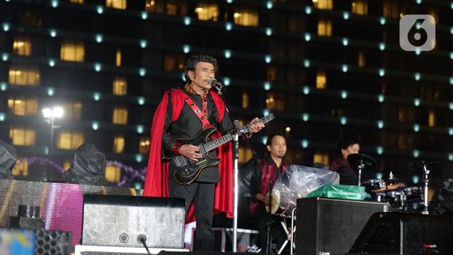 Rhoma Irama Hibur Warga di Konser Happy New Year Indonesia 2020