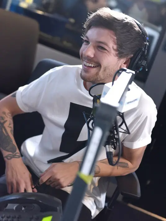 Pada Sabtu (21/1) lalu, Louis dan Briana meluangkan waktunya untuk merayakan ulang tahun anak mereka, Freddie, di usianya yang  pertama. Keduanya sangat berbahagia saat melewati perayaan itu. (AFP/Bintang.com)