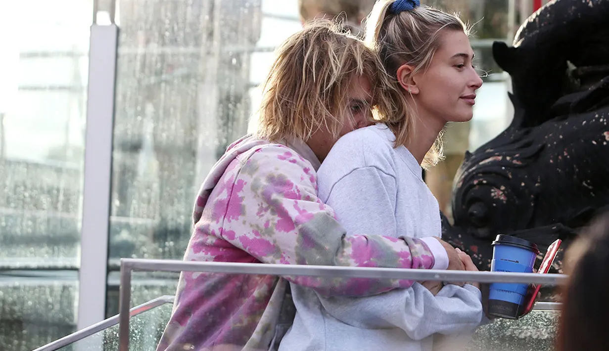 Usai putus dari Selena Gomez di awal tahun 2018, Justin Bieber memutuskan untuk kembali ke pelukan Hailey Baldwin. (REX-Shutterstock - HollywoodLife)