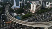 Menteri Perhubungan Budi Karya Sumadi membantah rel lengkung jembatan panjang atau longspan LRT Jabodebek salah desain. Menurutnya, yang telah dibangun di proyek LRT Jabodebek saat ini adalah solusi dari hambatan yang ada. (Liputan6.com/Herman Zakharia)