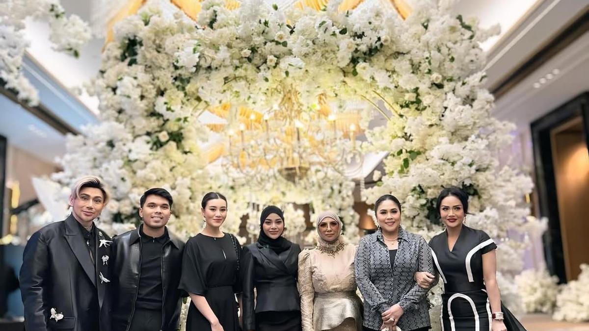 6 Gaya Elegan Serba Hitam Seleb di Pesta Ultah drg. Devya, Aaliyah Massaid, Aurel Hermansyah, hingga Kris Dayanti