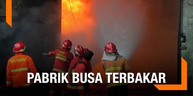 VIDEO: Kebakaran Hebat Pabrik Busa di Tangerang