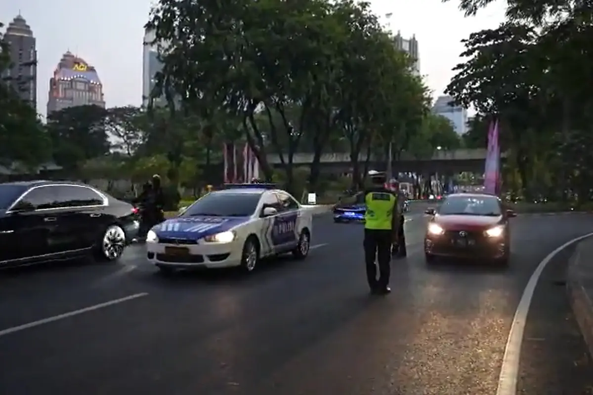 Mobil Polisi Terobos Rombongan Delegasi KTT ASEAN, Warganet: Polisi Kok Ngatain Polisi