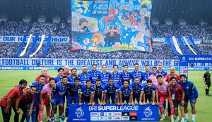Persib Bandung sukses merengkuh gelar juara BRI Super League 2025/2026. Kepastian itu diraih setelah Maung Bandung bermain imbang tanpa gol kontra Persijap Jepara pada pekan ke-34. Bertanding di Stadion Gelora Bandung Lautan Api (GBLA), Bandung, Sabtu (23/5/2026) sore WIB. (Bola.com/Bagaskara Lazuardi)