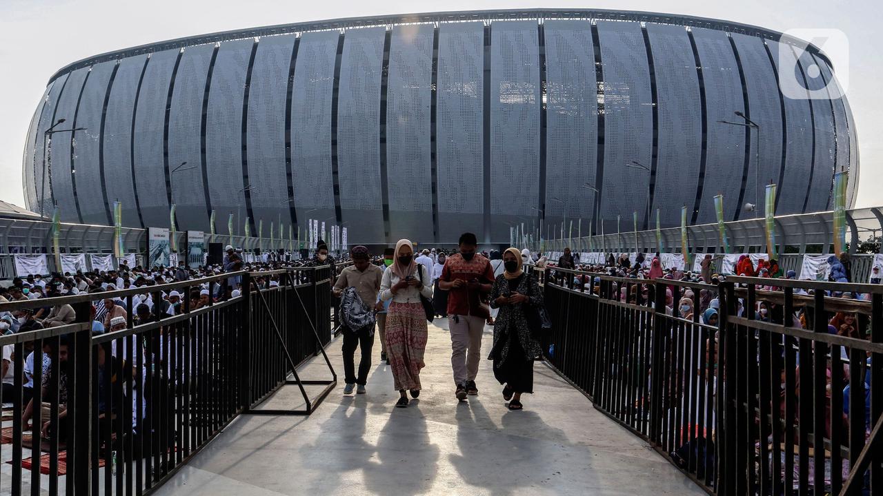 Ribuan Umat Muslim Laksanakan Sholat Idul Fitri di JIS