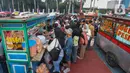 Beragam hiburan dan bazar murah rakyat yang disajikan untuk warga. (Liputan6.com/Angga Yuniar)