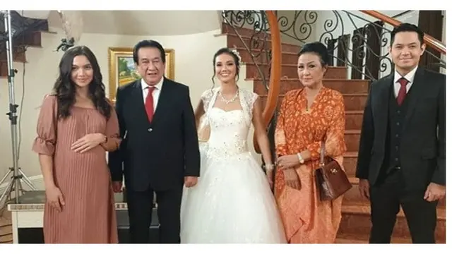 6 Potret Haico Van der Veken Pakai Gaun Pernikahan di Samudra Cinta, Menawan