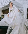 Desainer Tanah Air di Balik Gaun Pengantin Viral Artis Indonesia. [@lunamaya]