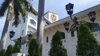 Polda Jatim Menggeledah kantor Wismilak Surabaya berkaitan dengan dugaan Tindak Pidana Korupsi (Tipikor) dan pencucian uang. (Dian Kurniawan/Liputan6.com)
