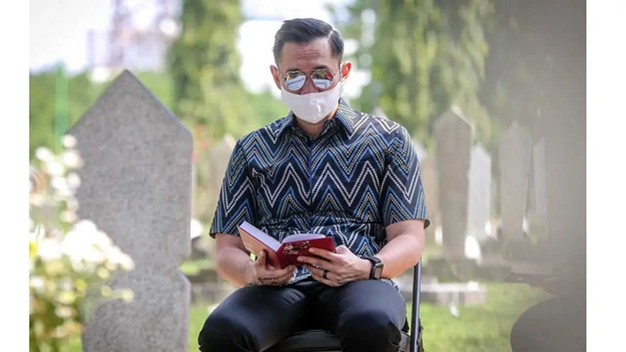 6 Momen AHY Ziarah 1 Tahun Kepergian Ani Yudhoyono, Cerita Didatangi Lewat Mimpi