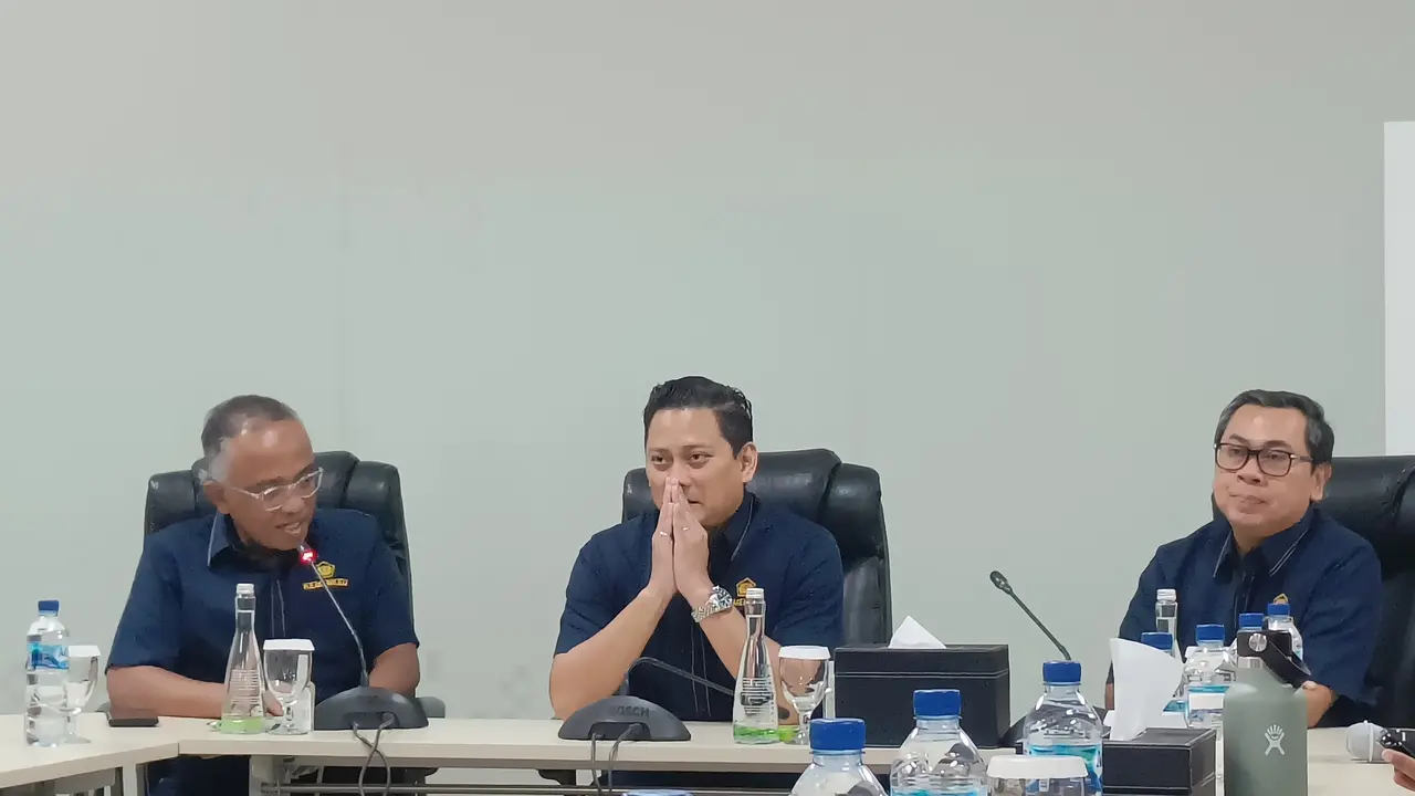 Wakil Menteri Keuangan II Thomas Djiwandono atau Tommy blak-blakan mengungkapkan isi pertemuan antara Menteri Keuangan Sri Mulyani Indrawati dan Presiden terpilih Prabowo Subianto