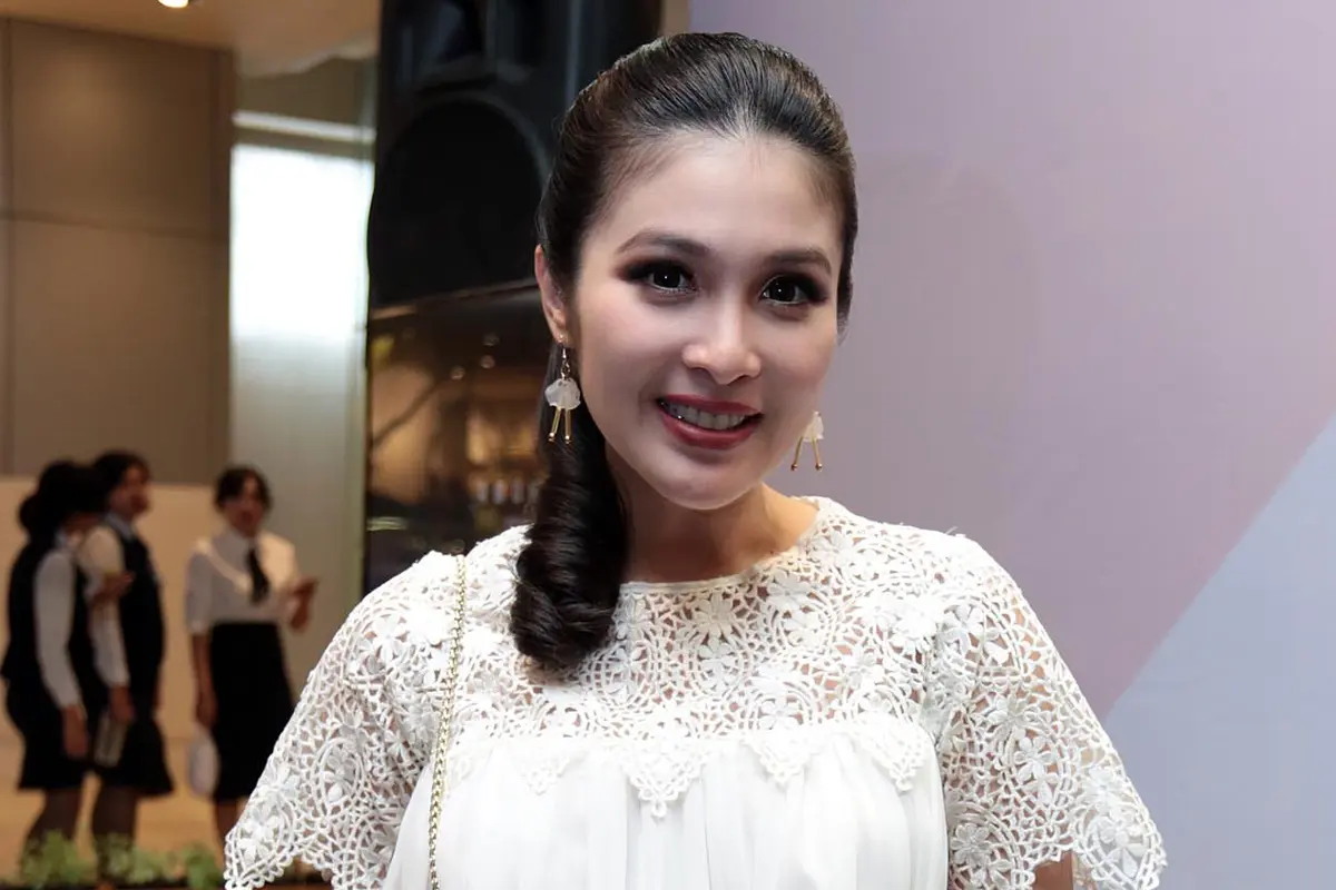 [Bintang] Artis dengan poni tail