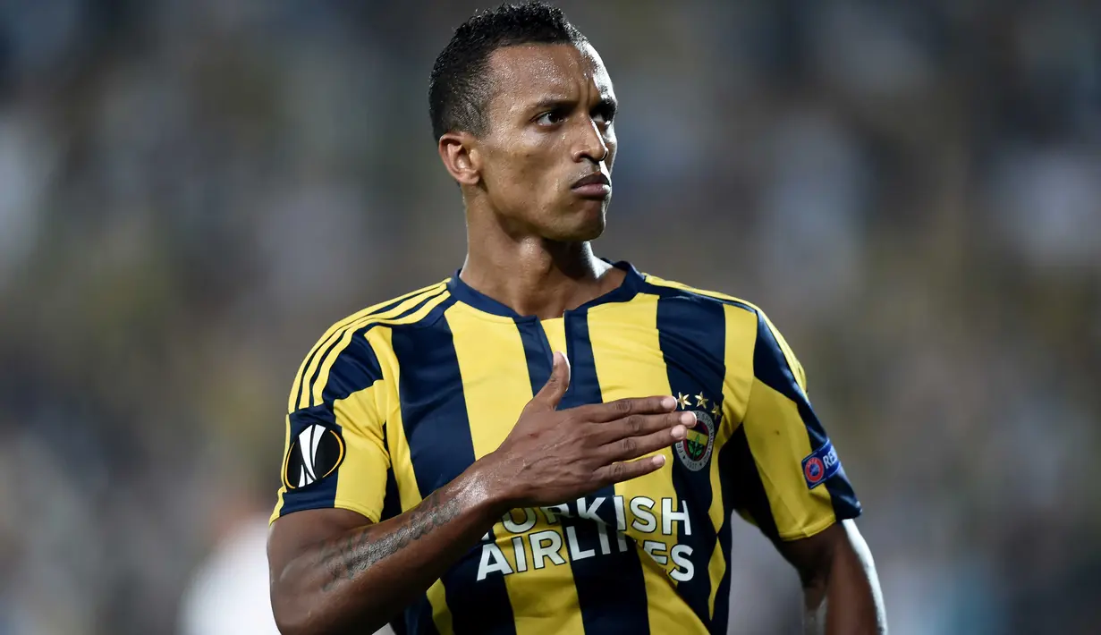 Pemain Fenerbahce, Luis Nani  lahir di Cape Verde, Keluarganya pindah ke Portugal ketika ia masih sangat muda, Nani memutuskan untuk bermain bagi Timnas Portugal walaupun dia memenuhi syarat untuk Cape Verde.  (AFP/Ozan Kose)