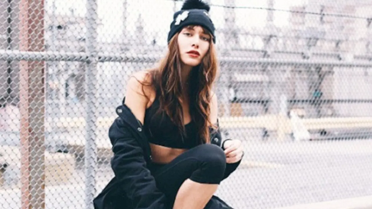 5 Padu Padan Busana Serba Hitam ala Fashion Blogger