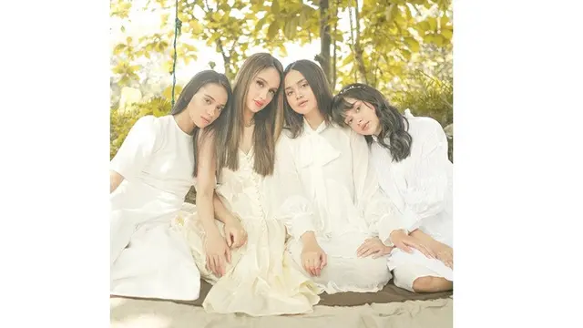 6 Gaya Cinta Laura dan Tiga Artis Lain Pemotretan Tema Empowered Women, Memesona