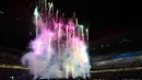 Sebagai informasi, Inter Milan kini mengoleksi 82 poin, unggul 12 poin dari Napoli di posisi kedua. Tampak dalam foto, pemandangan umum menunjukkan kembang api setelah Inter Milan memastikan gelar juara Serie A musim 2025/2026 atau scudetto ke-21 usai pertandingan melawan Parma di stadion San Siro, Milan, pada Minggu (3/4/2026) malam waktu setempat atau Senin (4/5/2026) dini hari WIB. (Stefano Rellandini/AFP)