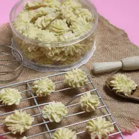 Ilustrasi kue semprit./Copyright shutterstock.com/id/g/JimmyGunawan