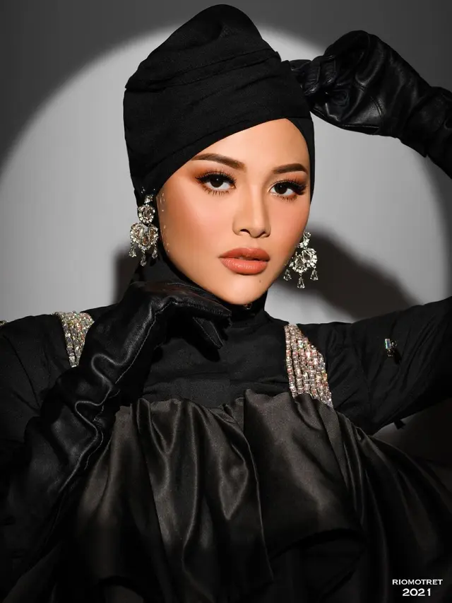 6 Gaya Berhijab Aurel Hermansyah yang Beragam bisa Ditiru saat Kumpul Buka Bersama