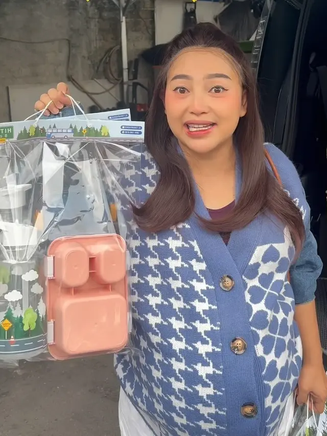 Potret Mpok Alpa Pakai Wig saat Syuting, Sebut Rontok Akibat Melahirkan Padahal Kanker