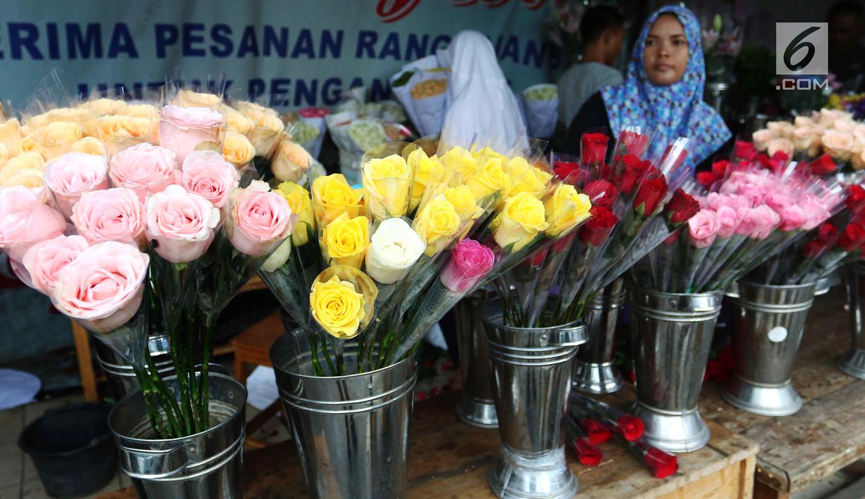 FOTO Jelang Valentine Pedagang Bunga  Mawar  Kebanjiran 