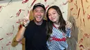 Dalam momen kebersamaan ini, Omesh dan putrinya tampil kompak dengan outfit kasual. Gaya santai mereka mencerminkan suasana hangat dan nyaman saat menghabiskan waktu berdua. Ayah dan anak ini nikmati waktu berdua karena Dian Ayu hadiri acara buka bersama teman sekolah Langit anak keduanya. Ananda Omesh yang awet muda, ayah dan anak ini seperti kakak adik. (Liputan6.com/IG/@omeshomesh)