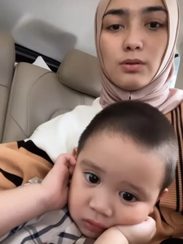 6 Momen Citra Kirana Temani Anaknya Vaksin, Tetap Tenang Meski Diterpa Masalah